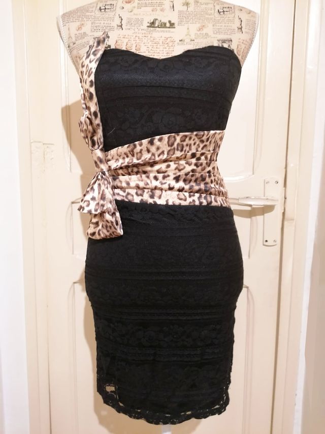 Vestido de encaje con cinturón lazo animal print