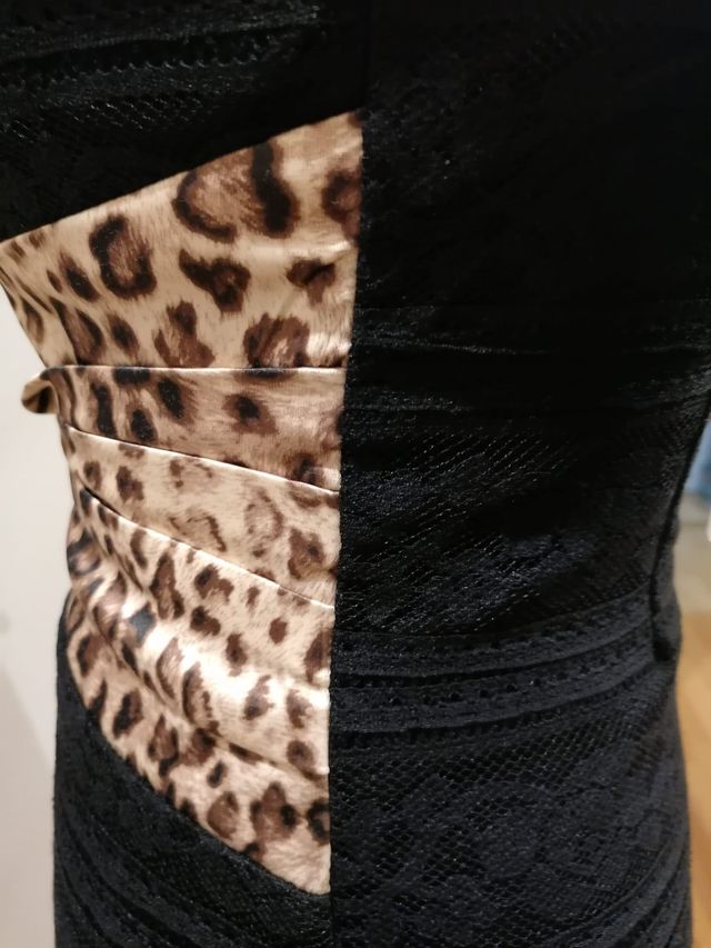 Vestido de encaje con cinturón lazo animal print