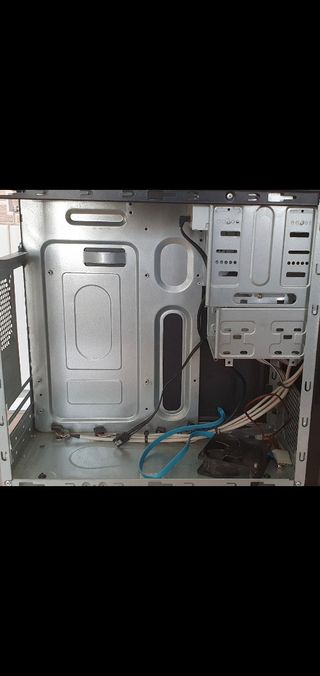 Torre Nox con disquetera