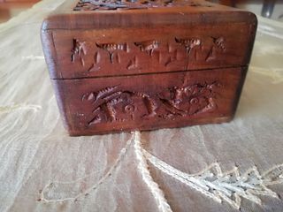 Caja indu antigua