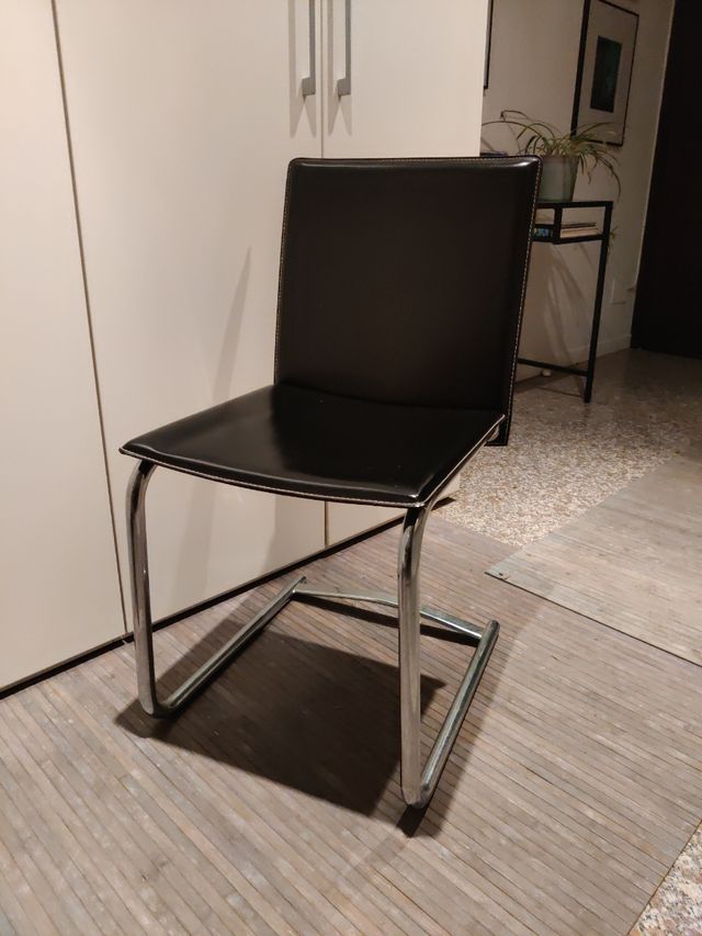 3 sedie moderne pelle e metallo