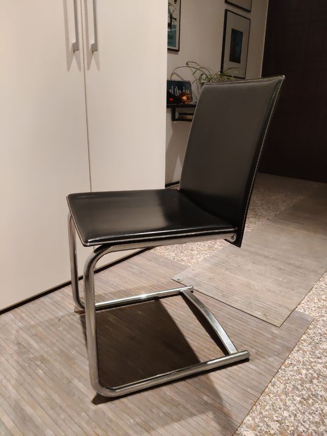 3 sedie moderne pelle e metallo