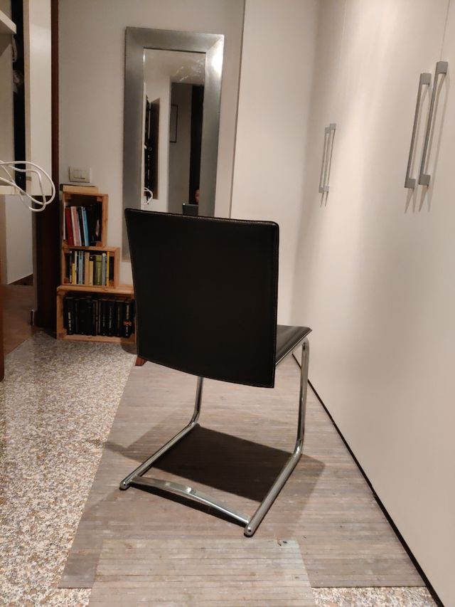 3 sedie moderne pelle e metallo