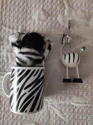 Taza y pinza zebra