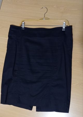 Falda tubo negra talla 46