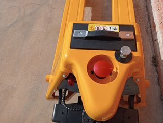 Transpaleta eléctrica 2000KG