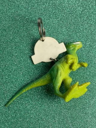 LLAVERO ANTIGUO JURASSIC PARK DINOSAURIO KEY CHAIN