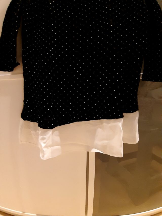 CAMISETA TOPOS BAJO CAMISA