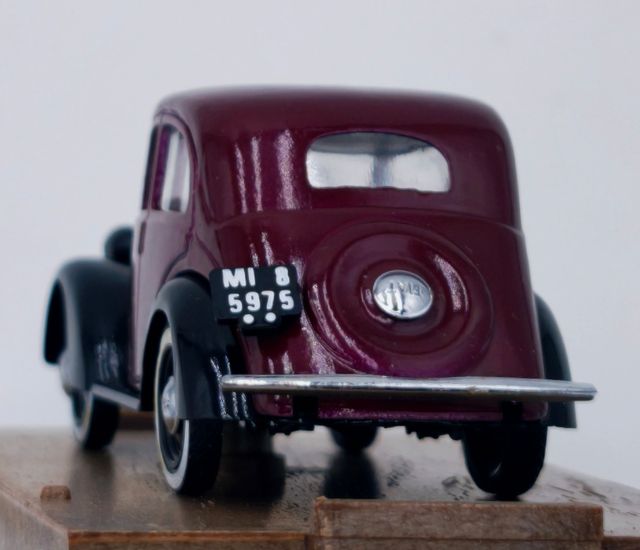FIAT 508C BERLINA 1100 1937 1/43 BRUMM R31