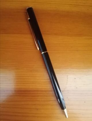 Bolígrafo Negro Chapado en Oro.