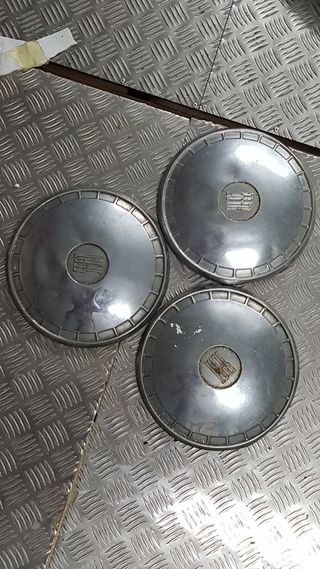 3 TAPACUBOS SEAT 124