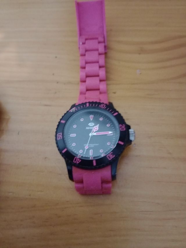 Reloj marca MAREA rosa y negro