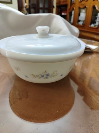 Sopera arcopal romantique años 80 flores azules