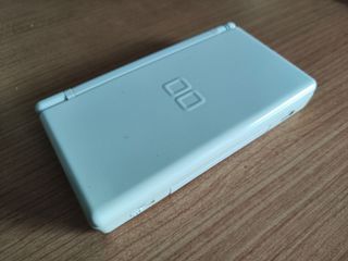 Nintendo DS lite