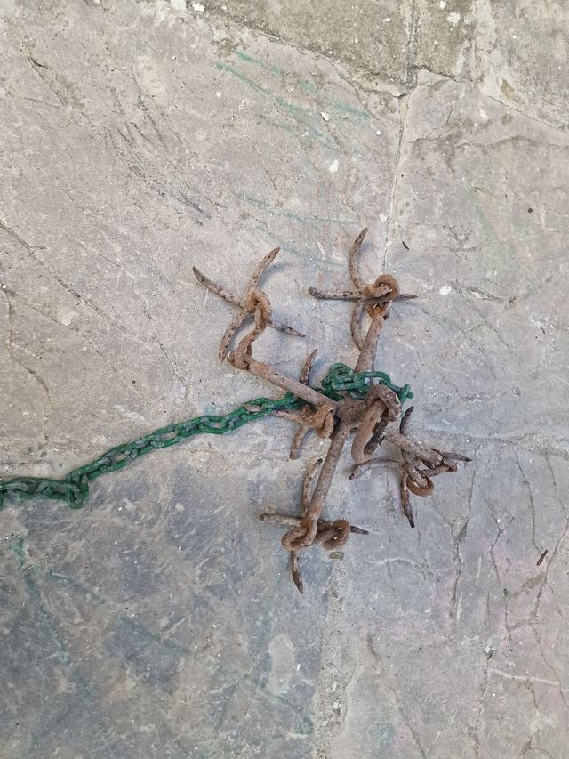 Ganchos de pozo muy antiguos. Funcionales.