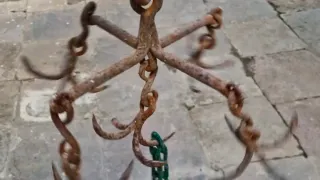 Ganchos de pozo muy antiguos. Funcionales.