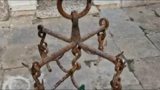 Ganchos de pozo muy antiguos. Funcionales.