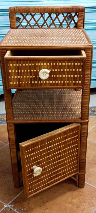 Mesa vintage mimbre.