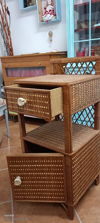 Mesa vintage mimbre.