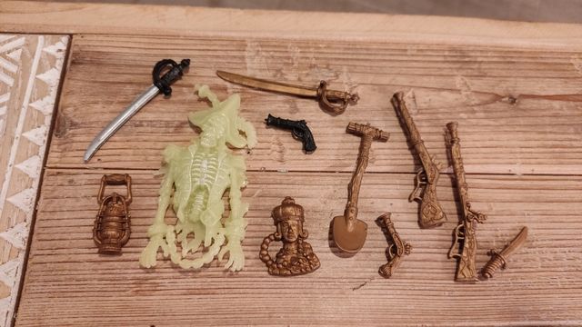 Balsa pirata y complementos