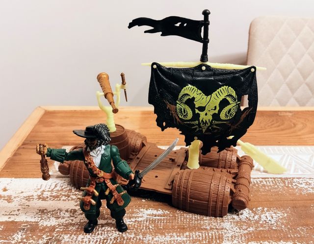 Balsa pirata y complementos