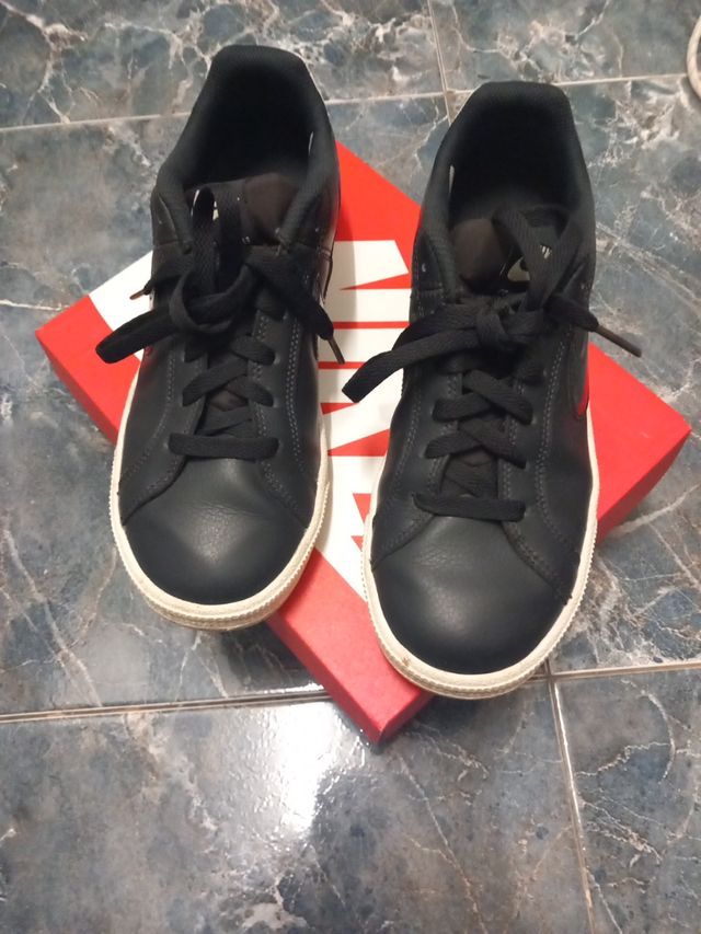 Nike court royale 39