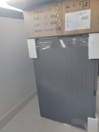 Mueble de cuarto de baño sin estrenar , con lavabo