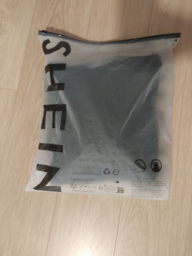 Sudadera con capucha, Shein negra, talla S