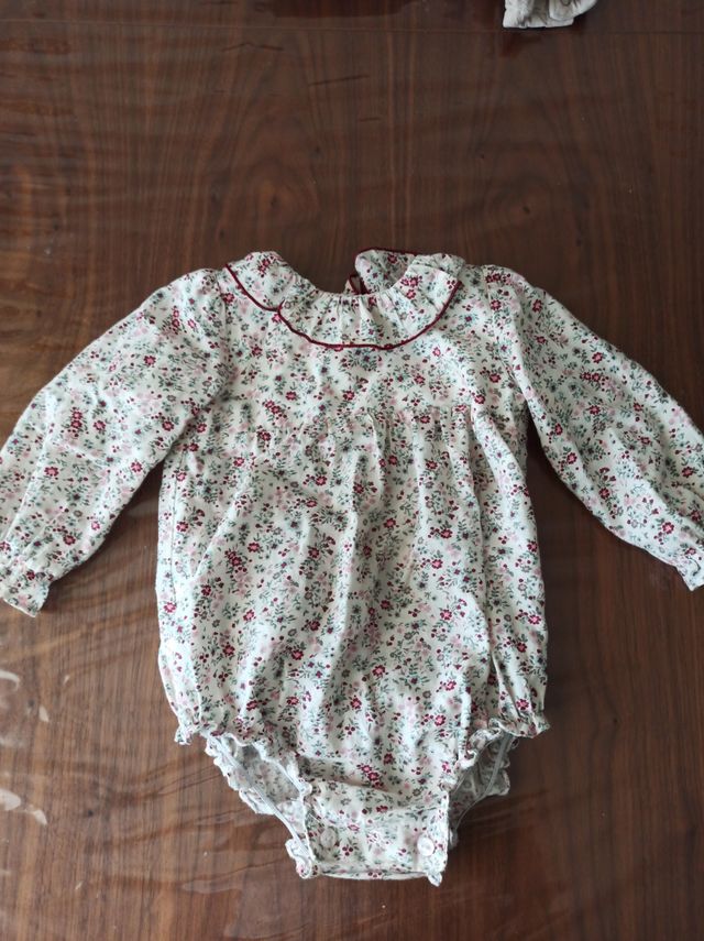 Pelele bebé flores Burdeos 9-12 meses