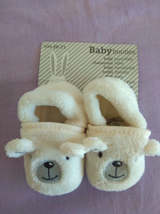 Zapatillas bebe Nuevas talla 20