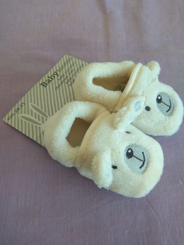 Zapatillas bebe Nuevas talla 20