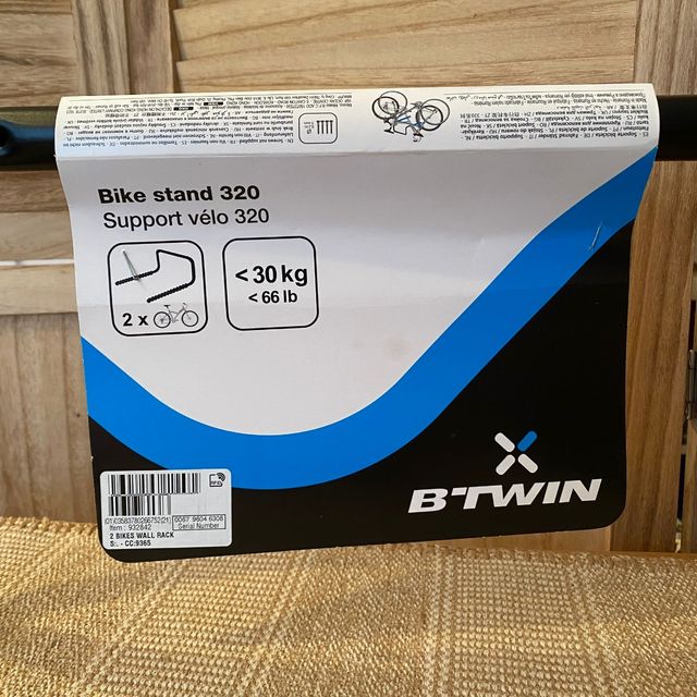 Soporte pared para dos bicicletas.