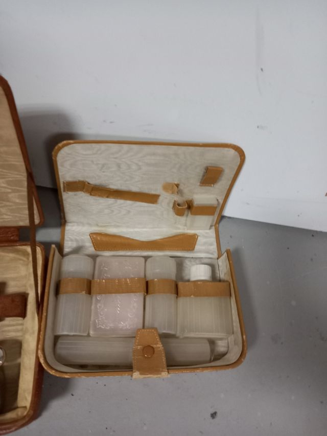 Coppia di borse da toilette antiche