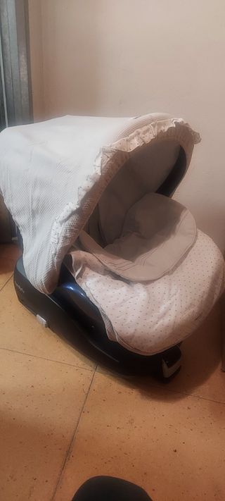 MAXI COSII CABRIOFIX + BASE