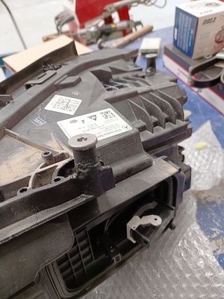 Faro mercedes b180 año 2019