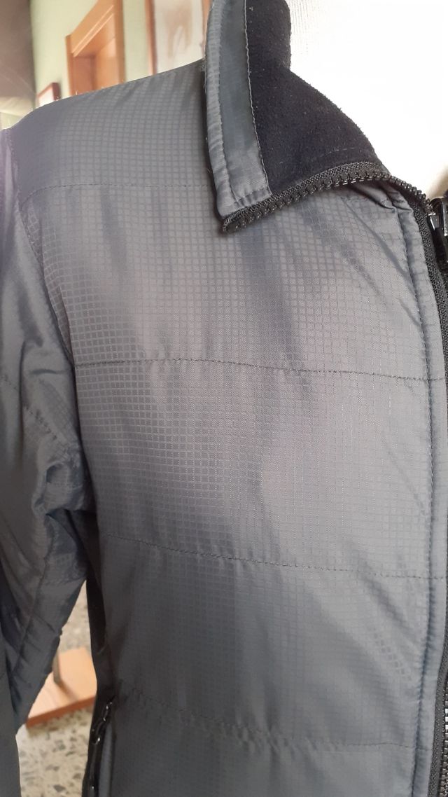 CHAQUETA ACOLCHADA GRIS