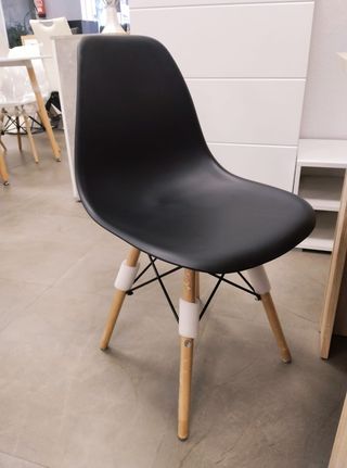 DISPONIBLE MESA +6 SILLAS NORDICAS NUEVA