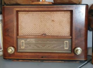 Antigua radio madera Philips