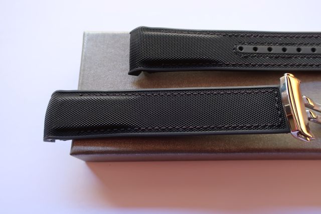 Borracha Correa 22 e Tecido Barco Preto para Omega