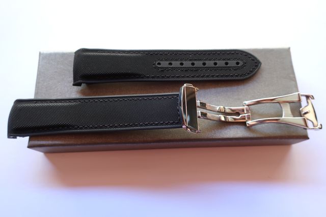 Borracha Correa 22 e Tecido Barco Preto para Omega