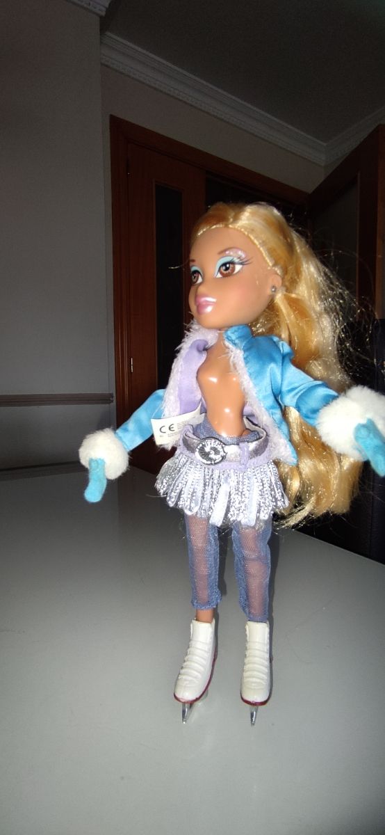 BRATZ PATINADORA SOBRE HIELO