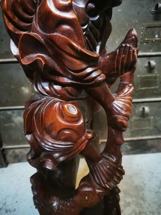 Escultura. Figura tallada madera. Grande