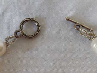 Pulsera de perlas con cordón plata. N116