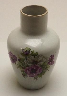 JARRA vintage- cerâmica branca de formato bojudo