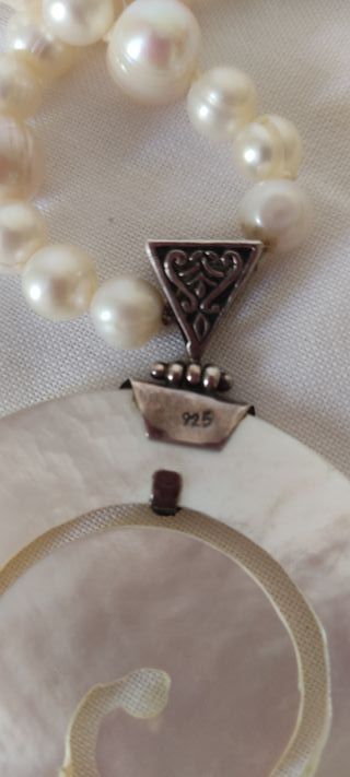 Collar de perlas y colgante nacar. N118