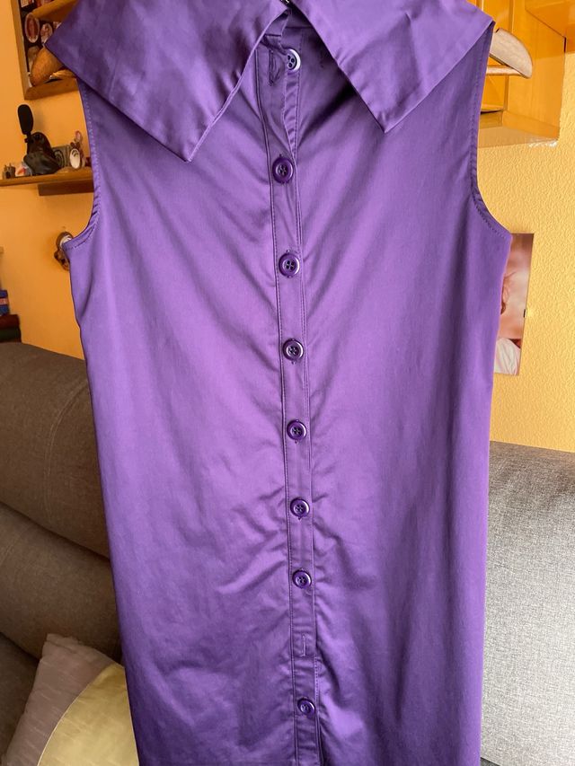 vestido raso recto abrochado en espalda