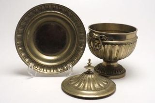 Lote 3 peças - terrina, colar e cofre tesouro