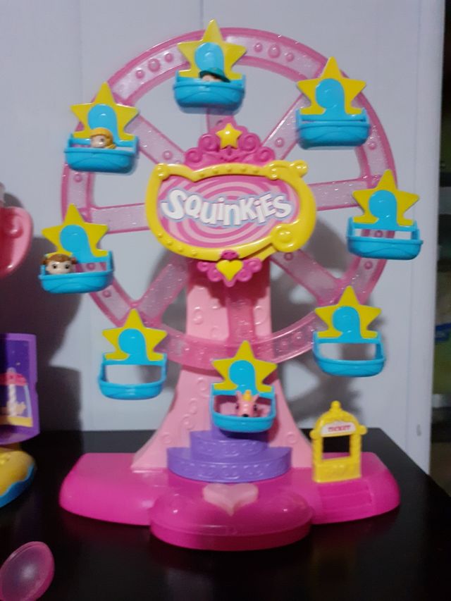 Giostra e negozi squinkies