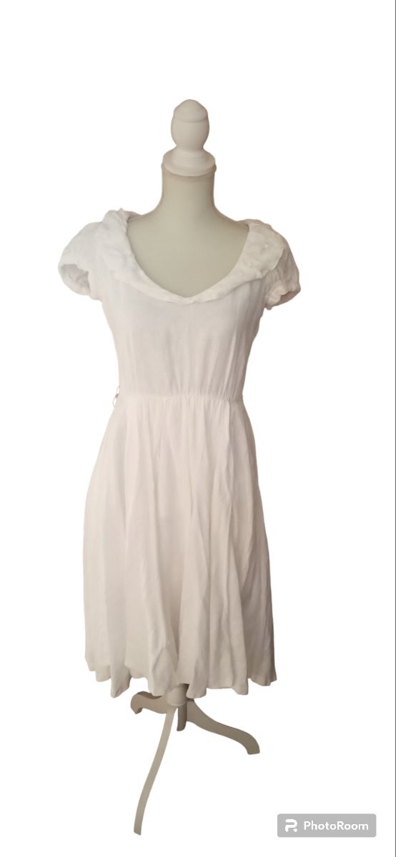 Vestido midi falda vuelo blanco de Zara