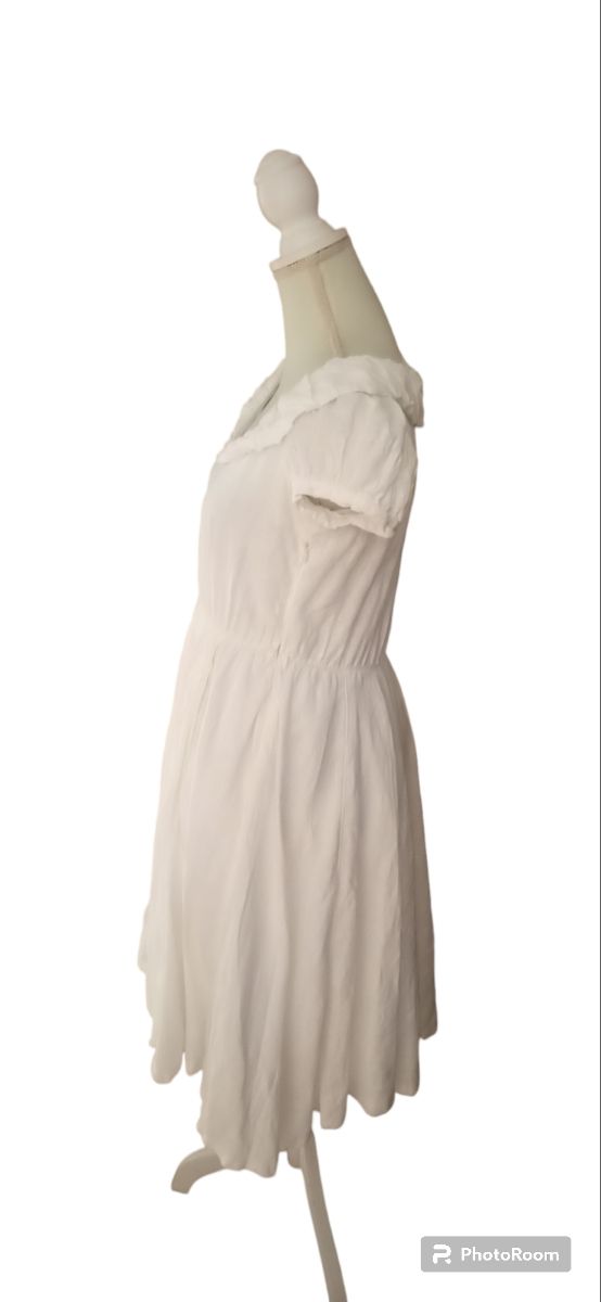 Vestido midi falda vuelo blanco de Zara